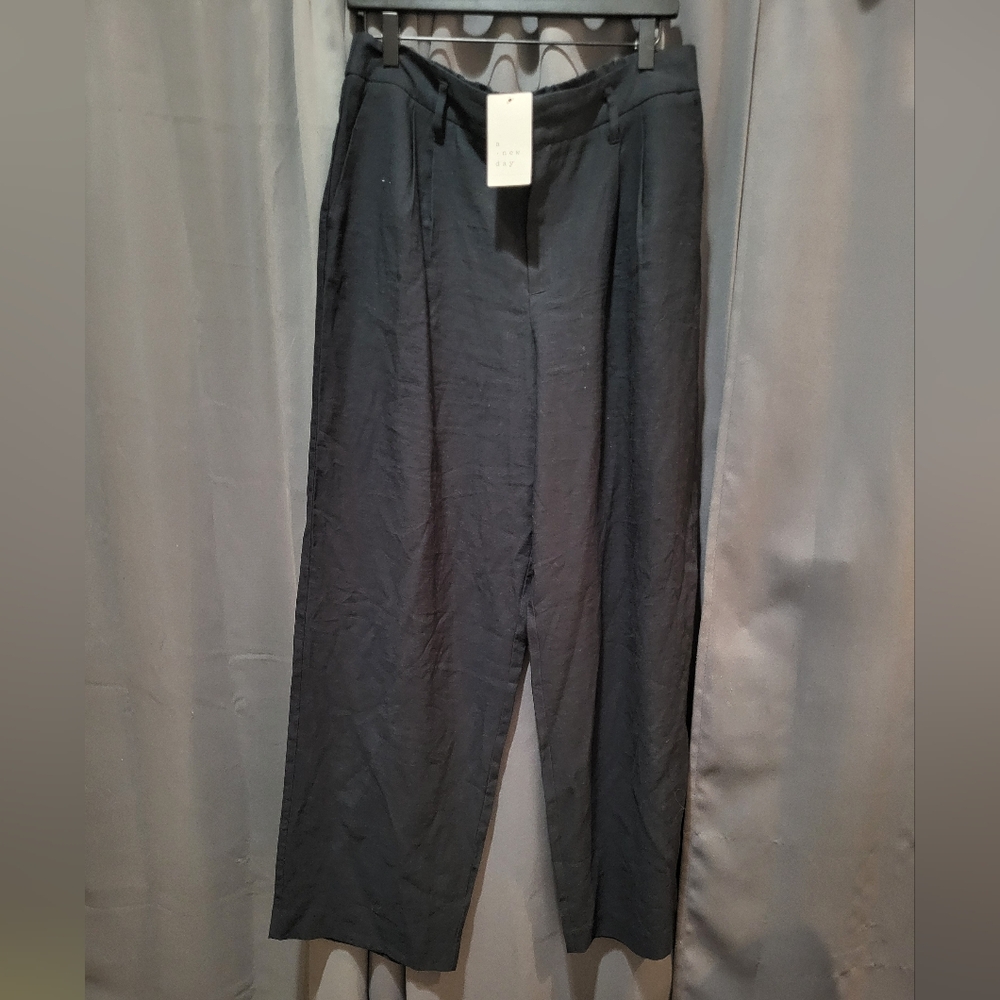 Black Wide-Leg Pants. NWT